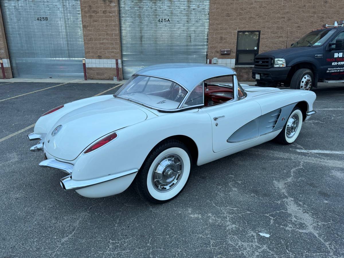 Chevy-corvette-1960-white-20