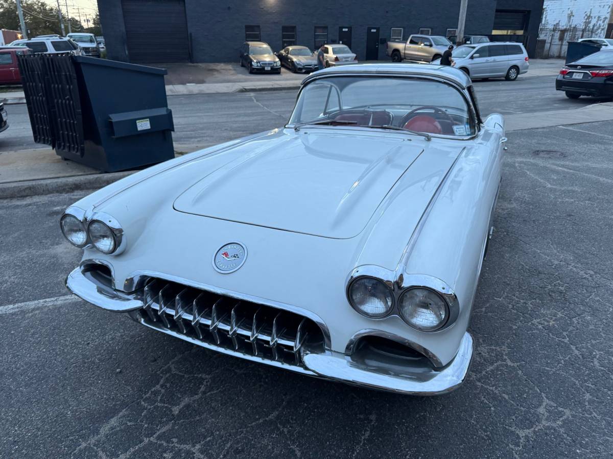 Chevy-corvette-1960-white-4
