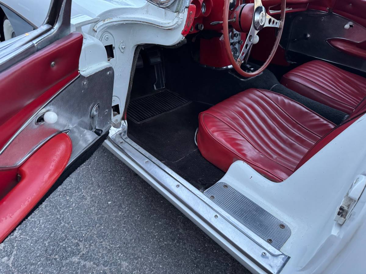 Chevy-corvette-1960-white-6