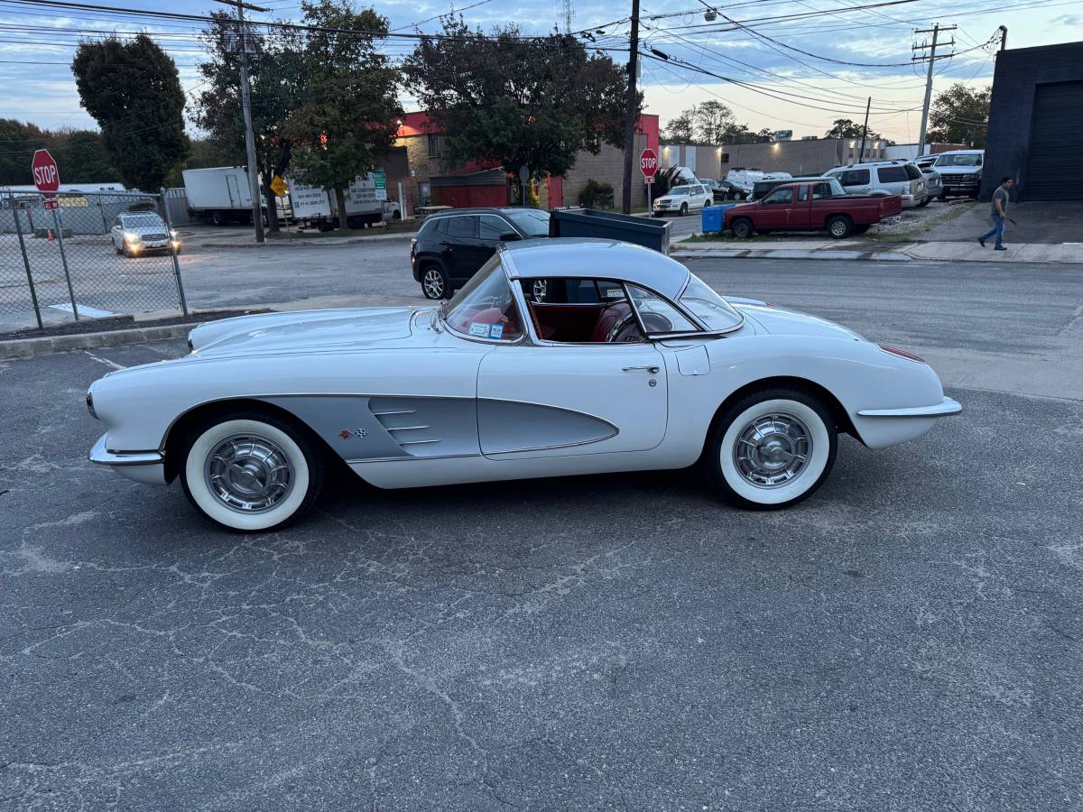 Chevy-corvette-1960-white
