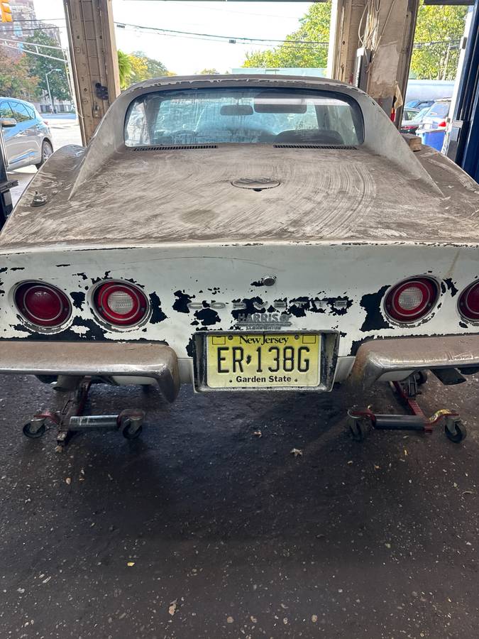 Chevy-corvette-1972-white-11