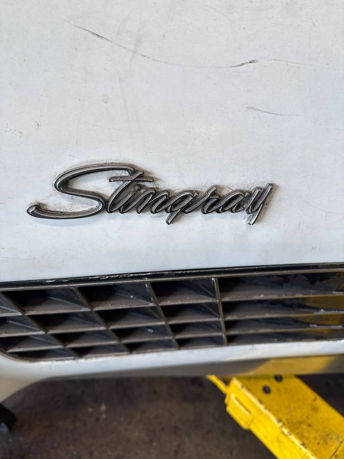 Chevy-corvette-1972-white-15