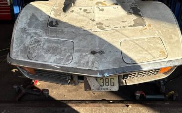 Chevy-corvette-1972-white-9