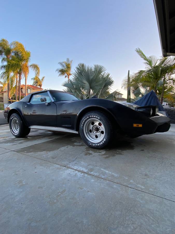 Chevy-corvette-1975