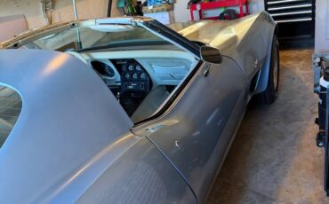 Chevy-corvette-1977-blue
