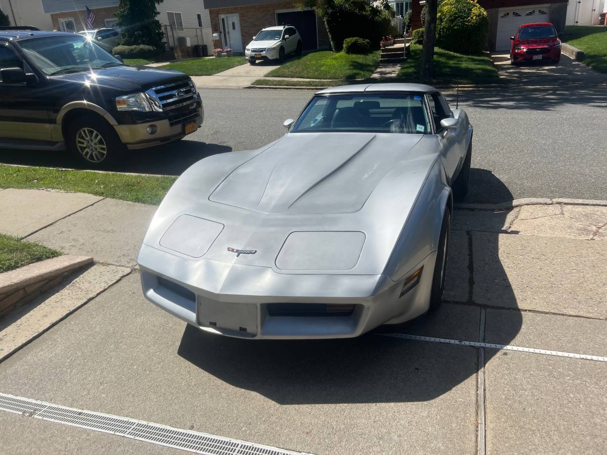 Chevy-corvette-1980-silver-2