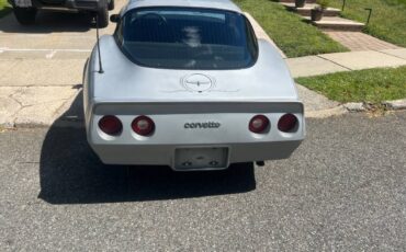 Chevy-corvette-1980-silver-3