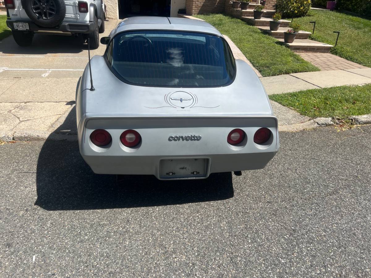 Chevy-corvette-1980-silver-3
