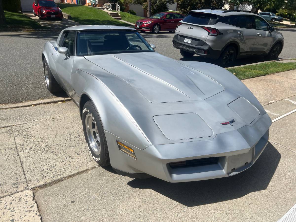 Chevy-corvette-1980-silver