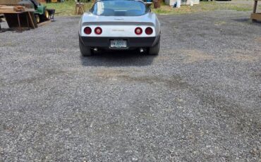 Chevy-corvette-1981-silver-1
