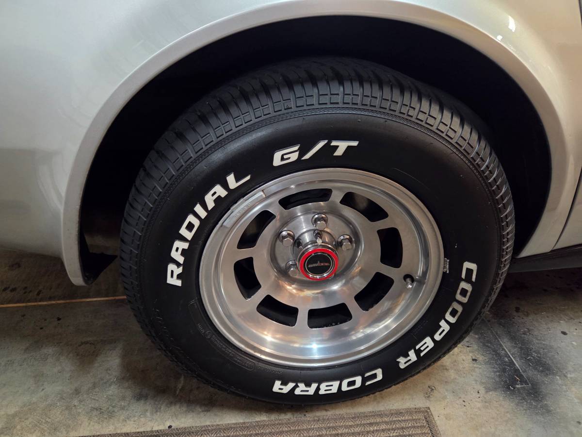 Chevy-corvette-1981-silver-10