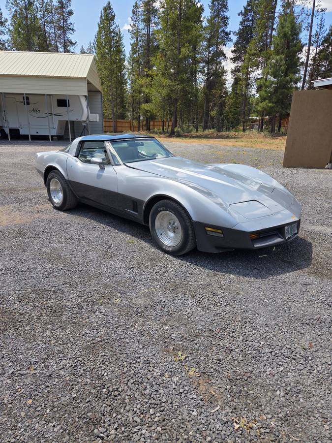 Chevy-corvette-1981-silver