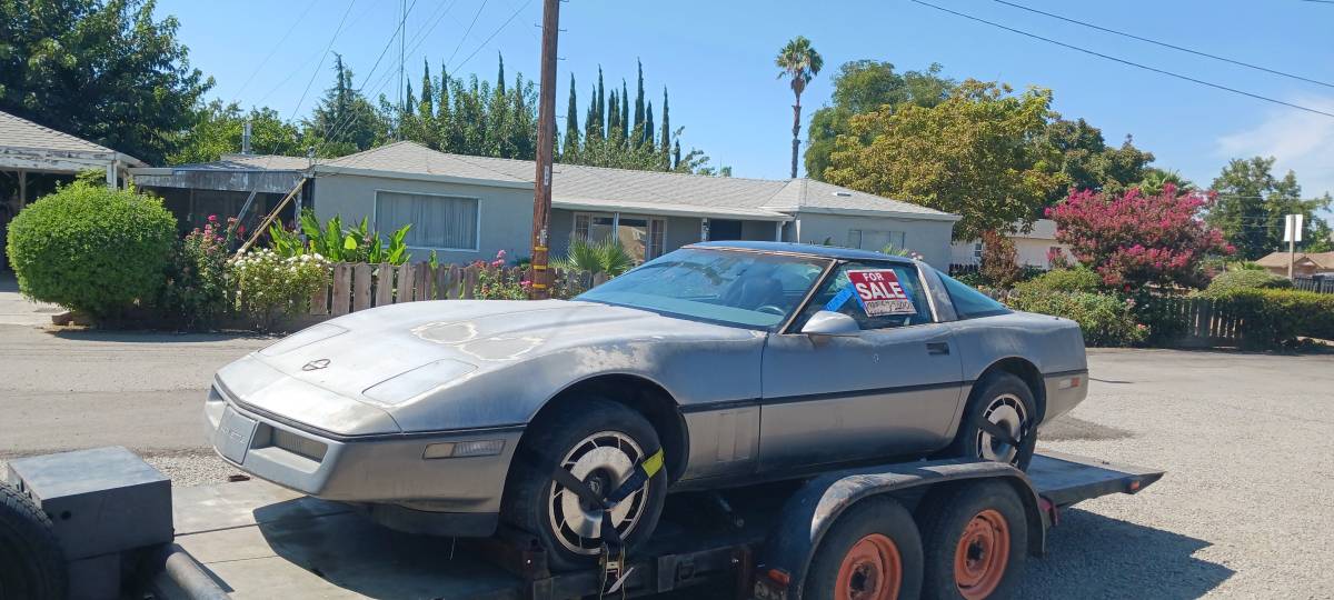 Chevy-corvette-1985-custom-1
