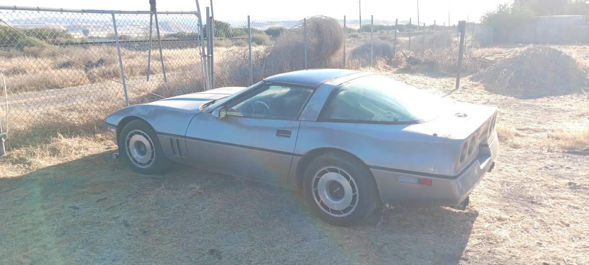 Chevy-corvette-1985-custom-2
