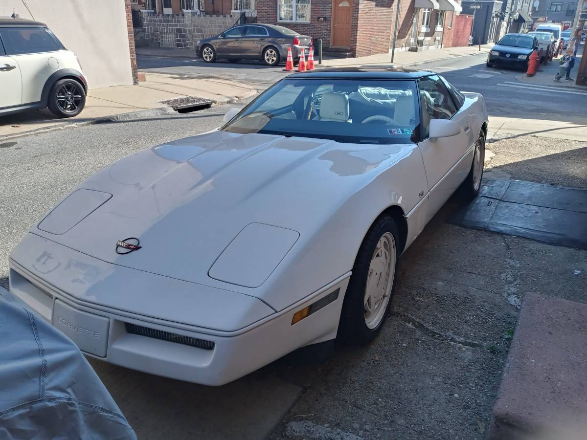 Chevy-corvette-1988-white-4