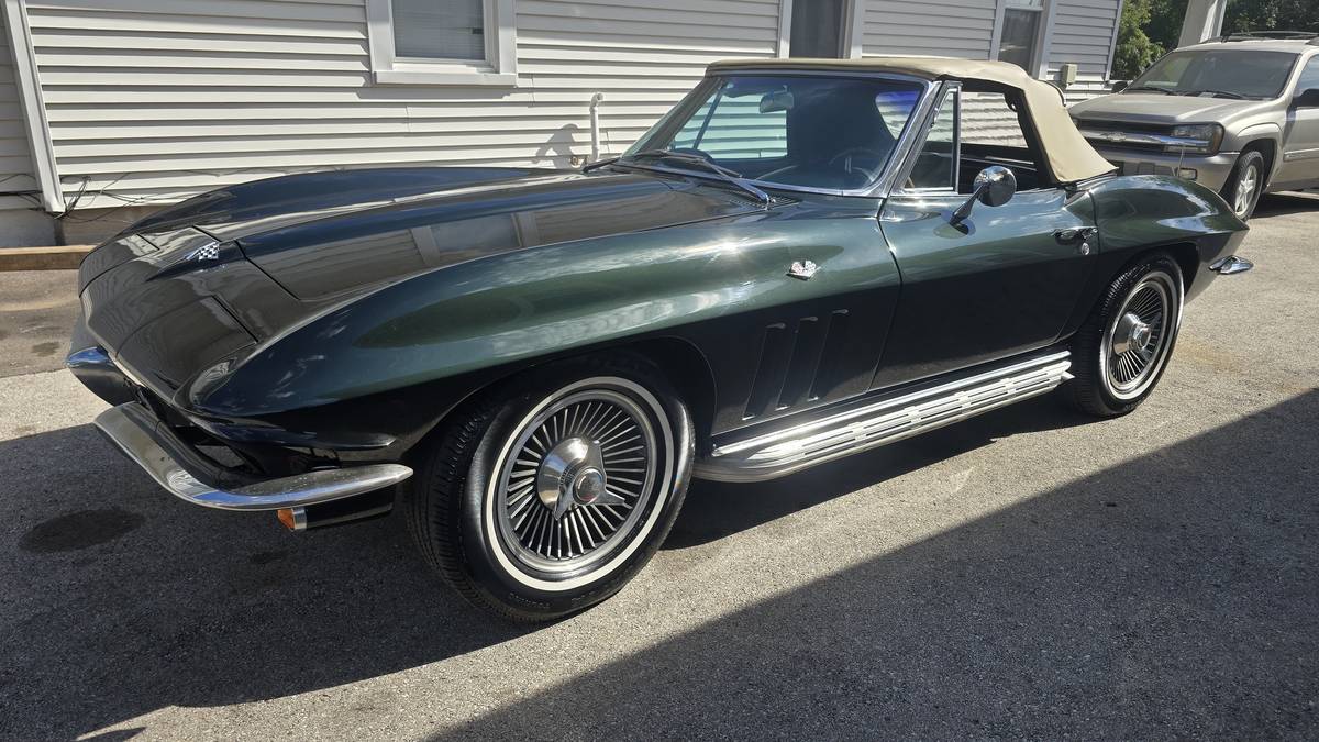 Chevy-corvette-convertible-1965-green-1