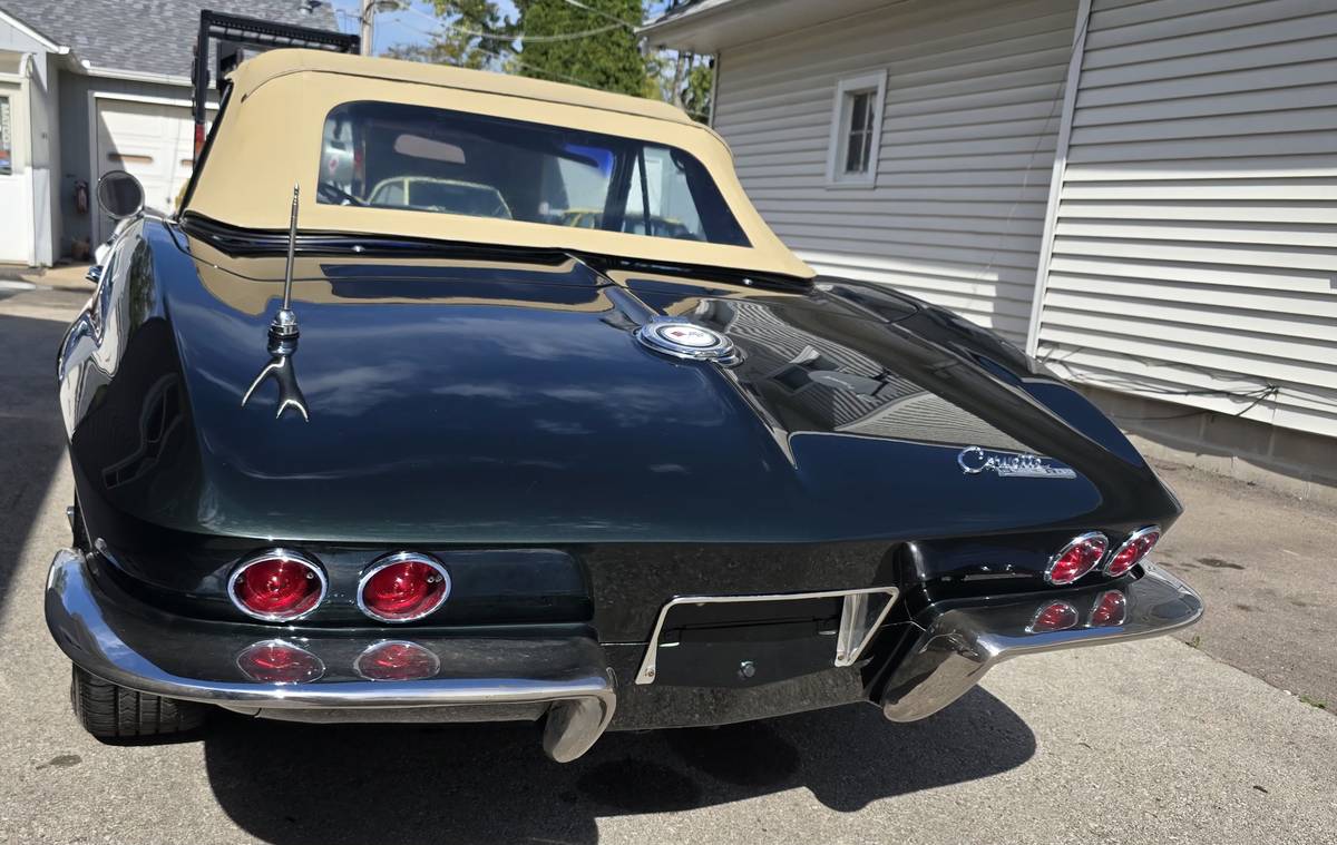 Chevy-corvette-convertible-1965-green-3