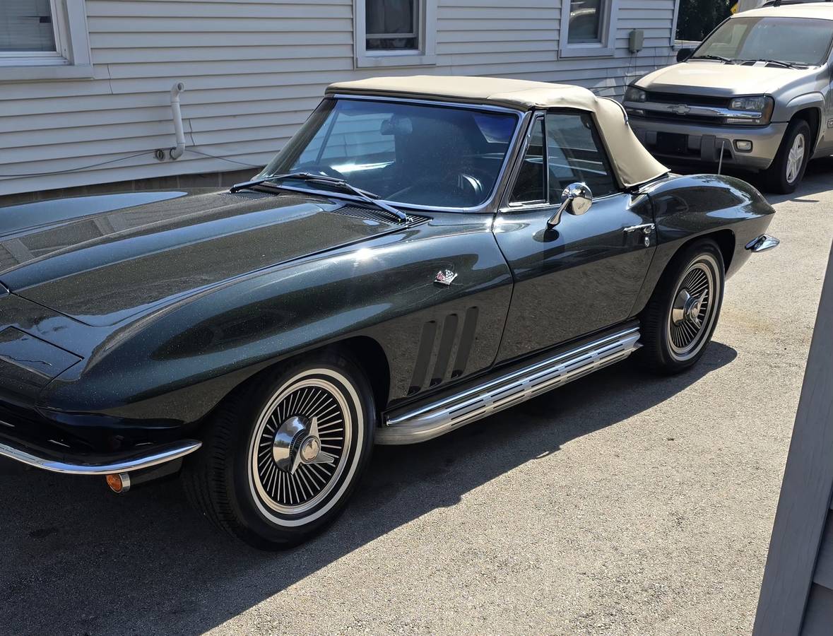 Chevy-corvette-convertible-1965-green-40