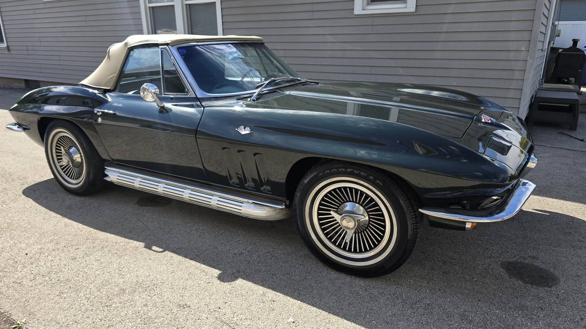 Chevy-corvette-convertible-1965-green-5