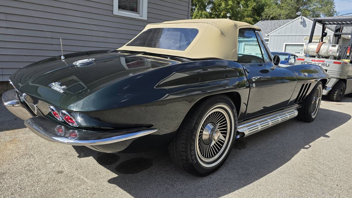 Chevy-corvette-convertible-1965-green-7