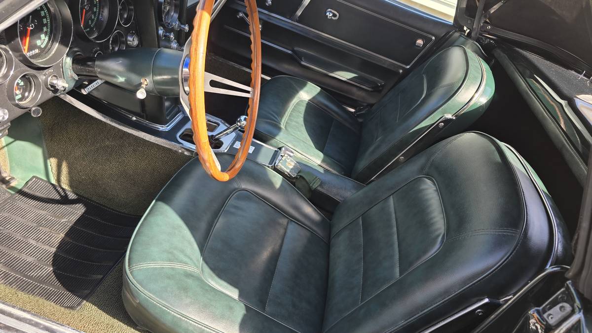 Chevy-corvette-convertible-1965-green-8