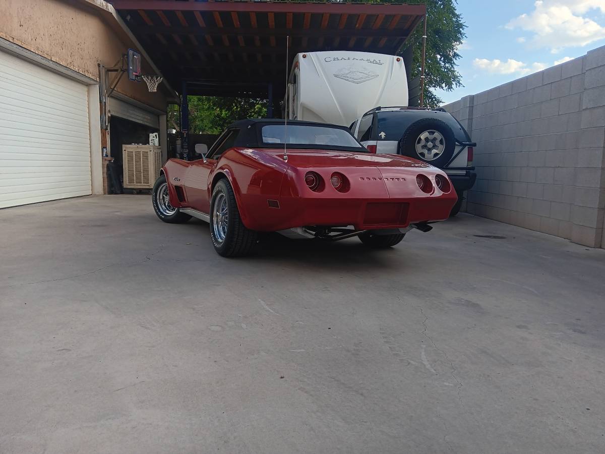 Chevy-corvette-convertible-1974-red-10