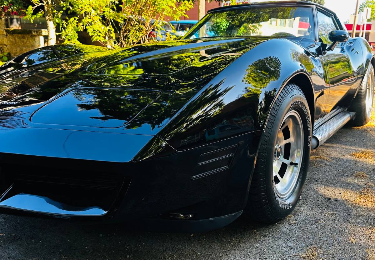Chevy-corvette-convertible-1981