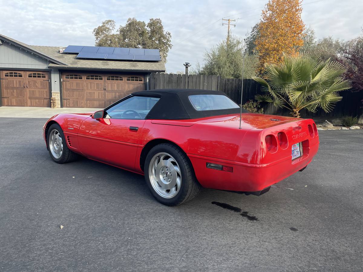 Chevy-corvette-convertible-1996-red-1