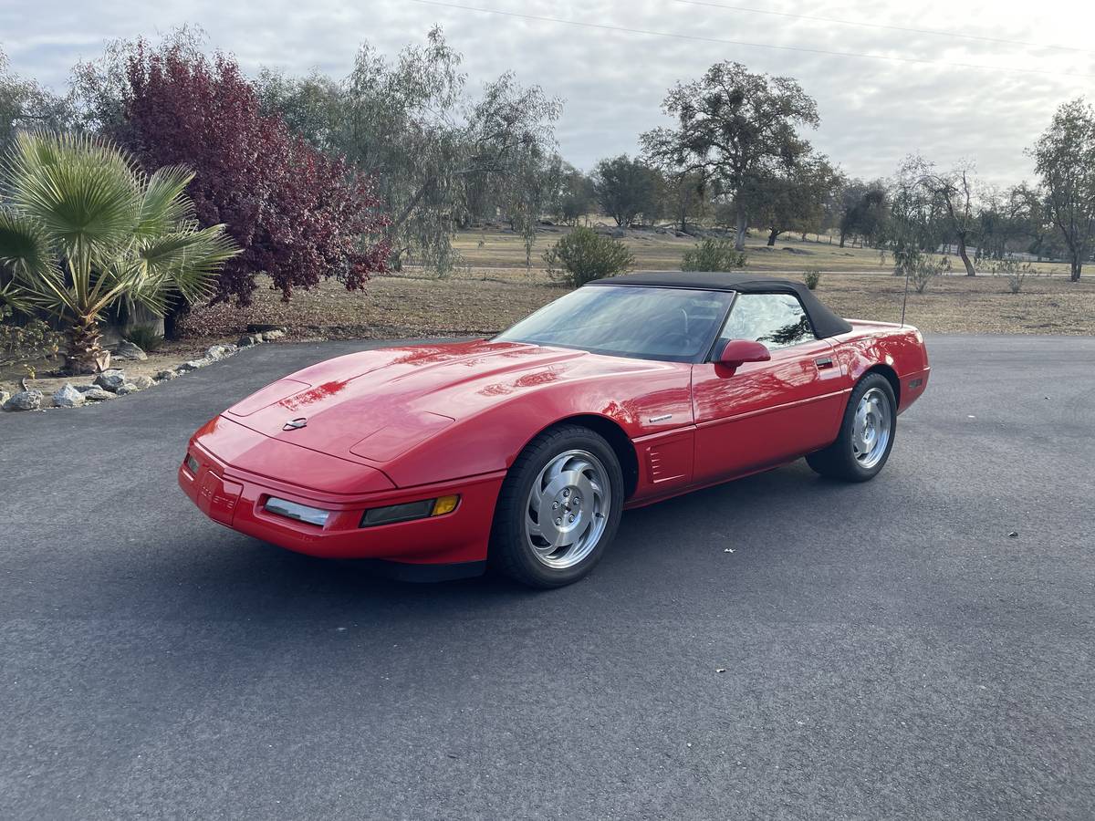 Chevy-corvette-convertible-1996-red