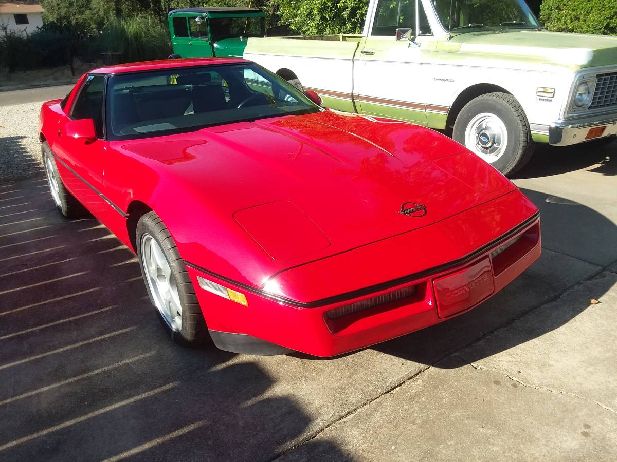 Chevy-corvette-coupe-1985-red-2