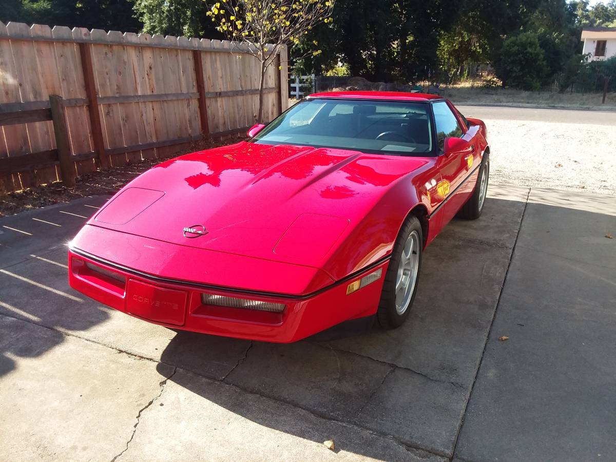 Chevy-corvette-coupe-1985-red