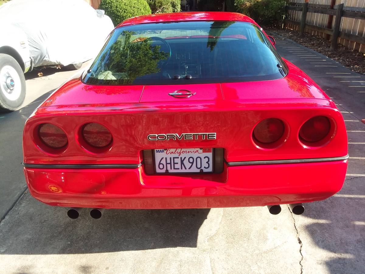 Chevy-corvette-coupe-1985-red-3
