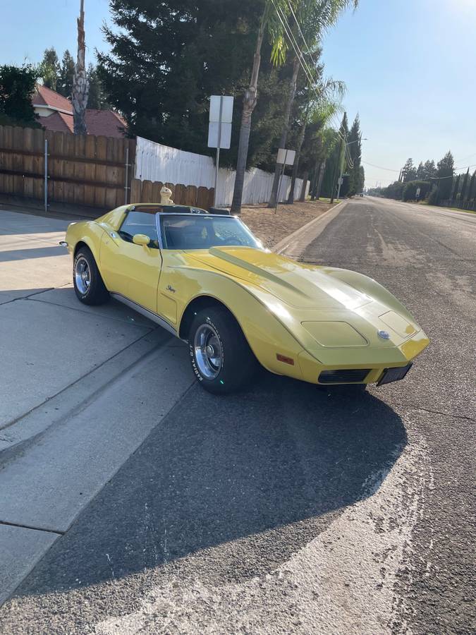 Chevy-corvette-stingray-1973-yellow