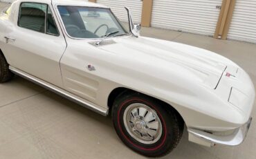 Chevy-corvette-stingray-coupe-1964-white-3