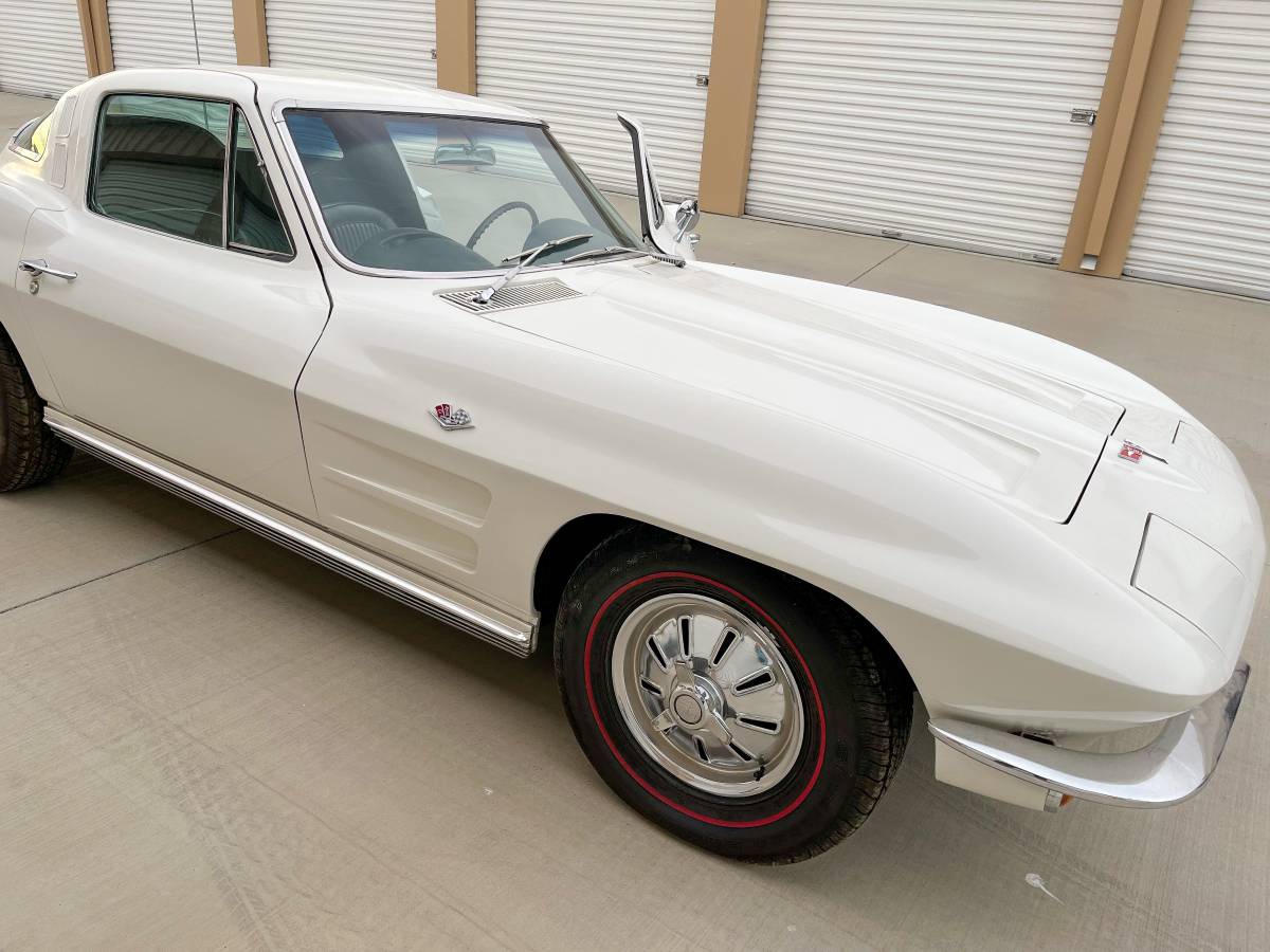 Chevy-corvette-stingray-coupe-1964-white-3