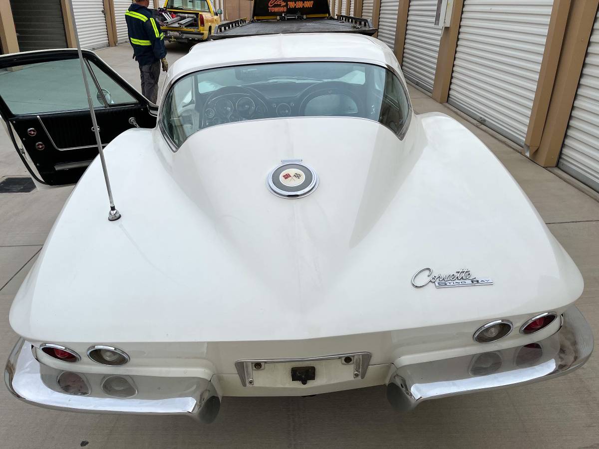 Chevy-corvette-stingray-coupe-1964-white-4