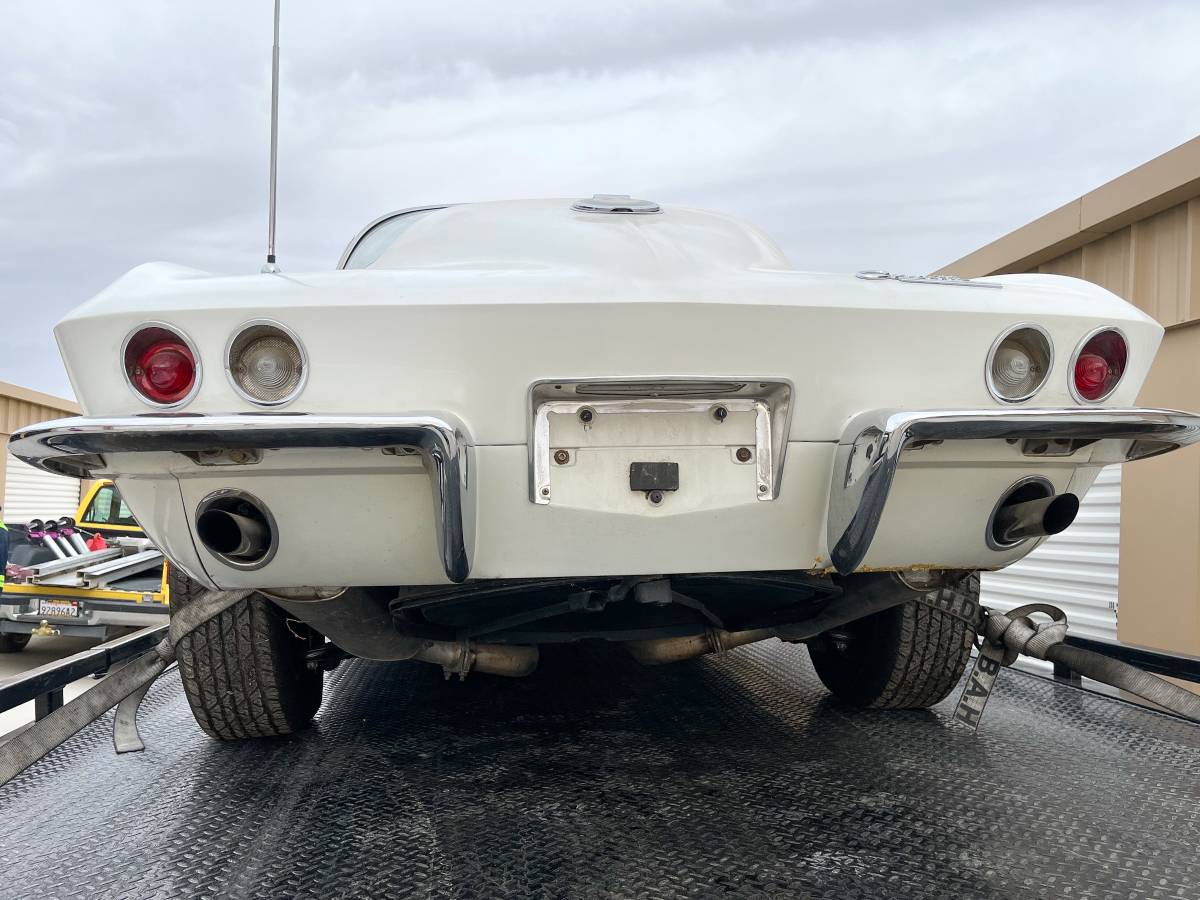 Chevy-corvette-stingray-coupe-1964-white-5