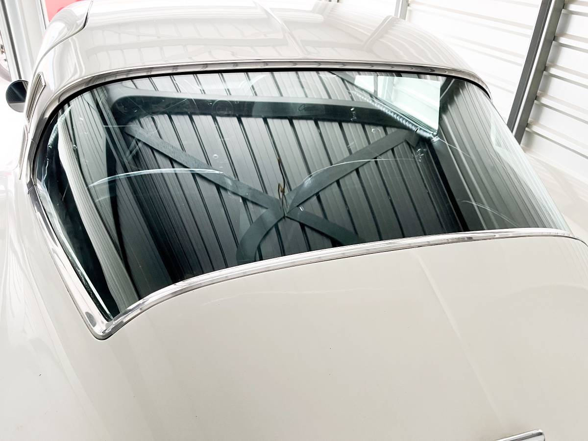 Chevy-corvette-stingray-coupe-1964-white-6