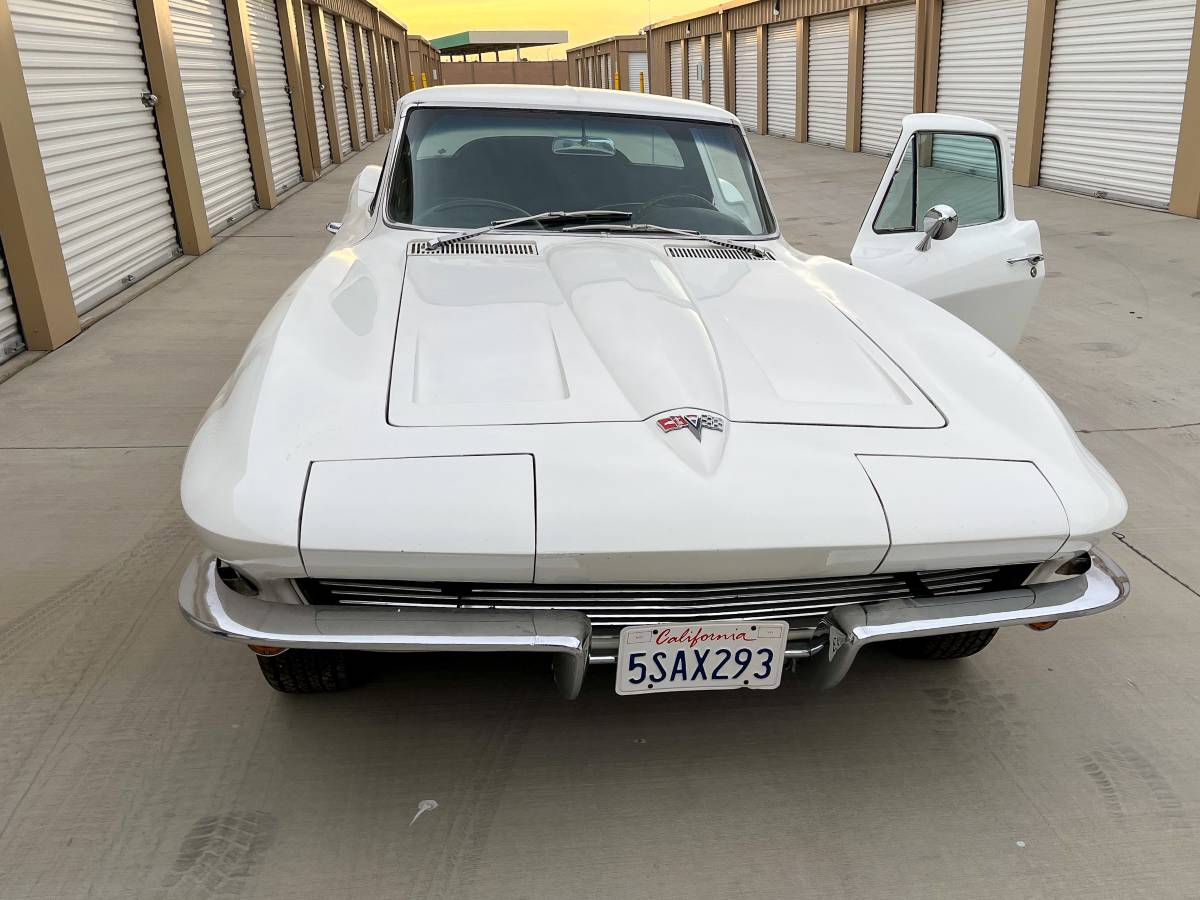 Chevy-corvette-stingray-coupe-1964-white