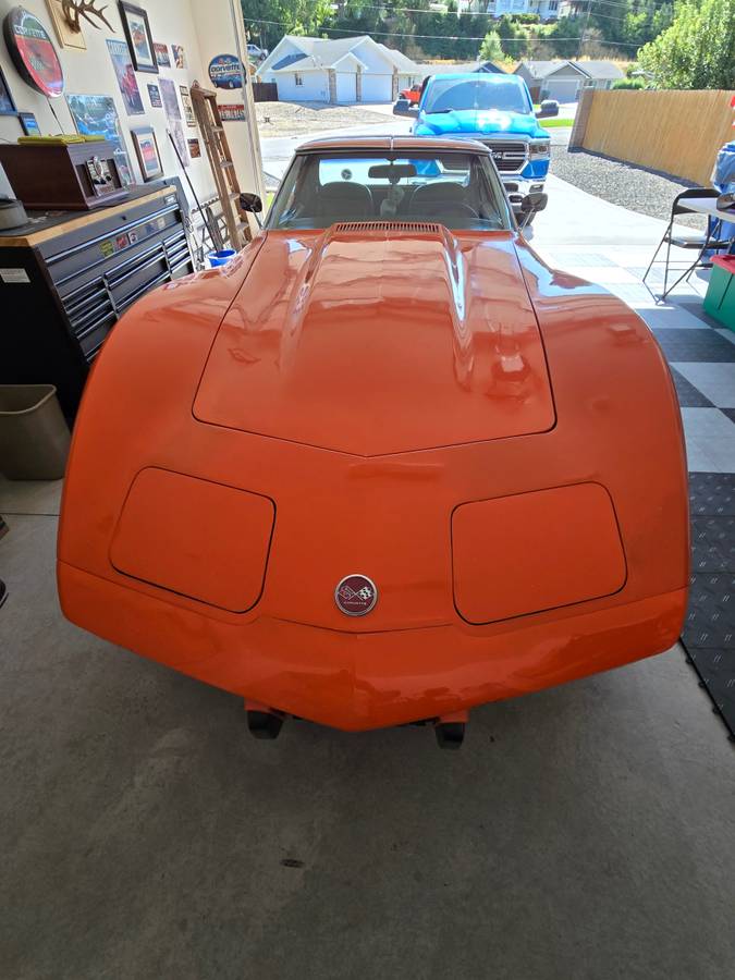 Chevy-corvette-stingray-coupe-1975-orange