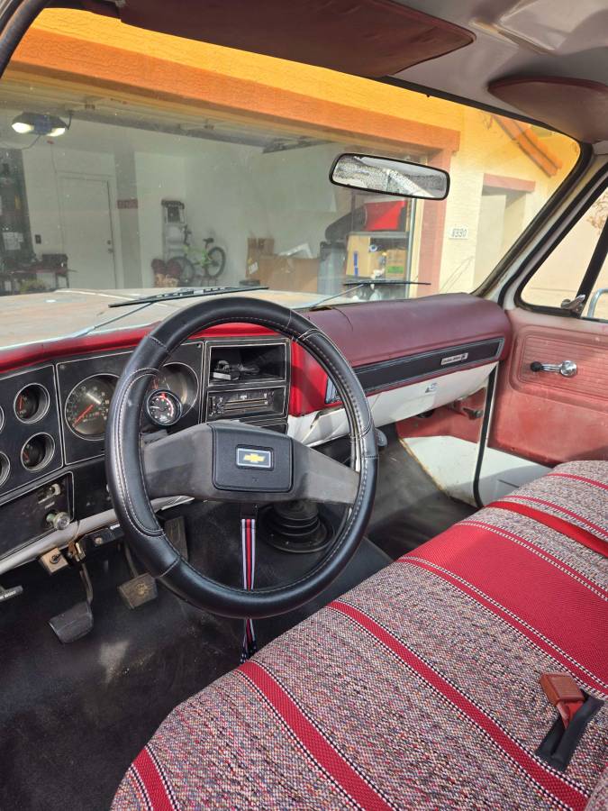 Chevy-custom-deluxe-1978-white-2