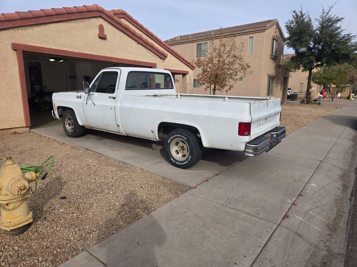 Chevy-custom-deluxe-1978-white