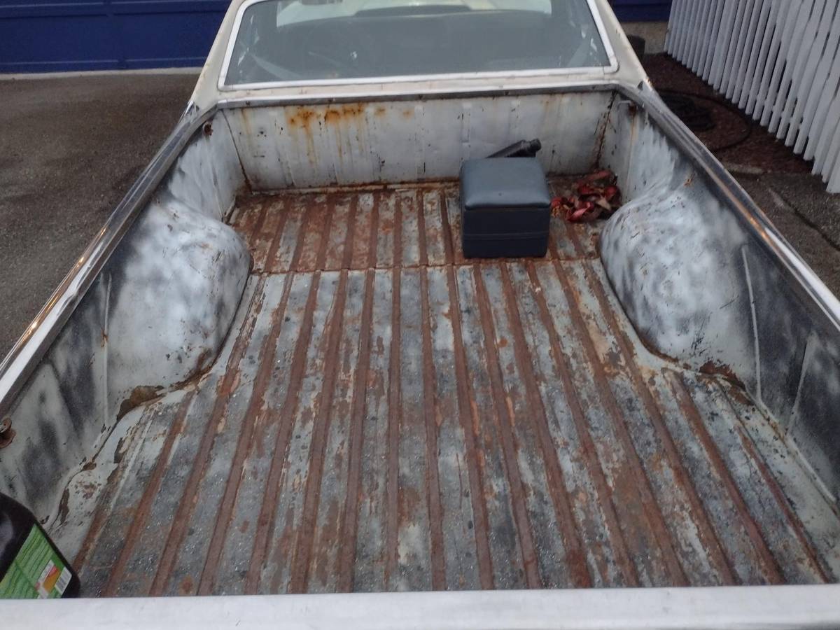 Chevy-elcamino-1972-white-17