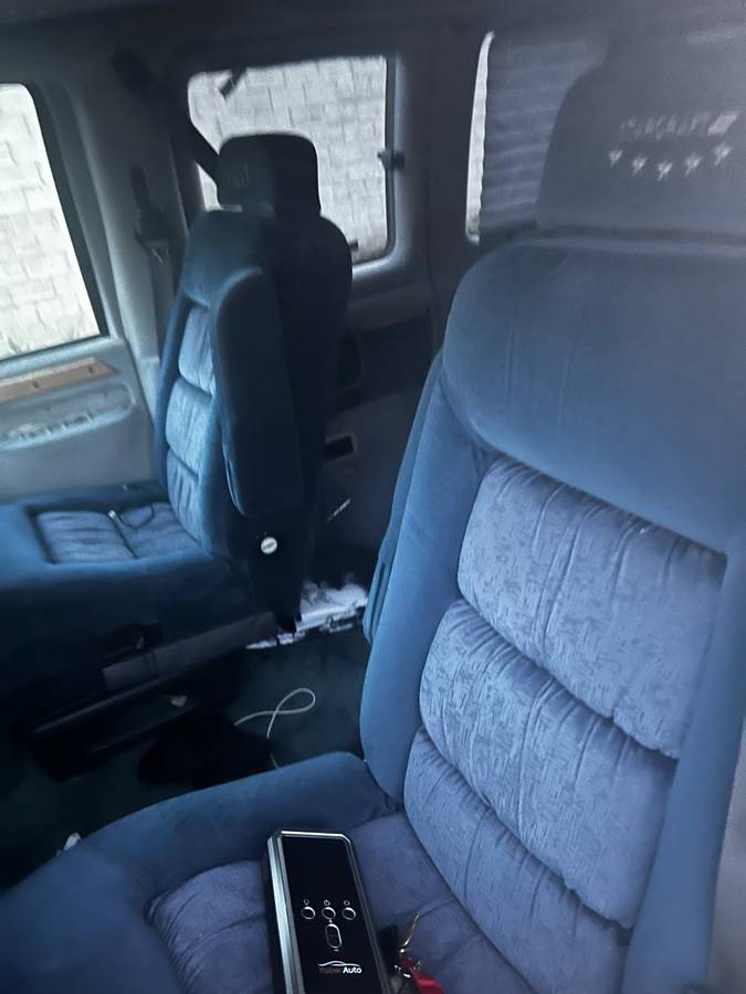 Chevy-express-1500-1996-white-7