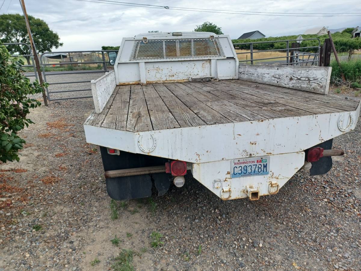 Chevy-flatbed-1974-white-2