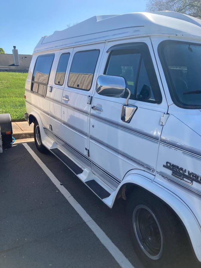 Chevy-g20-1995-white-1