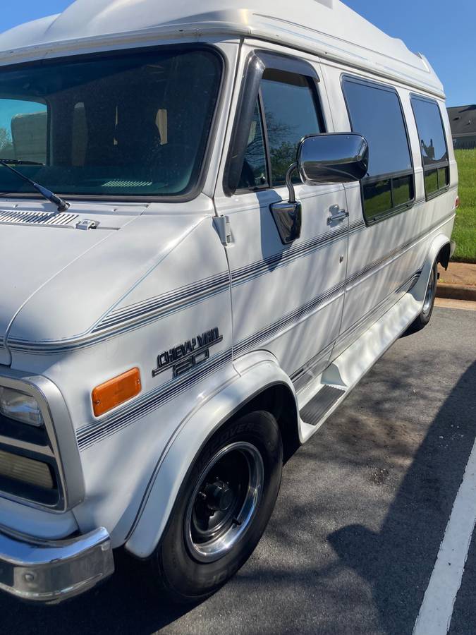 Chevy-g20-1995-white-2