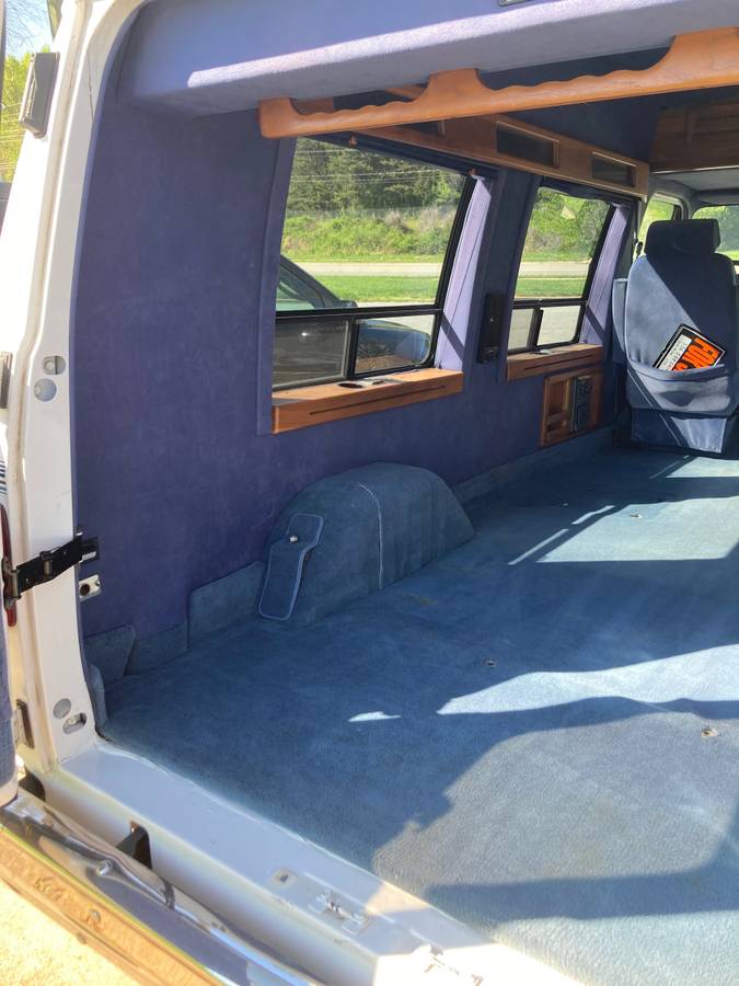Chevy-g20-1995-white-4