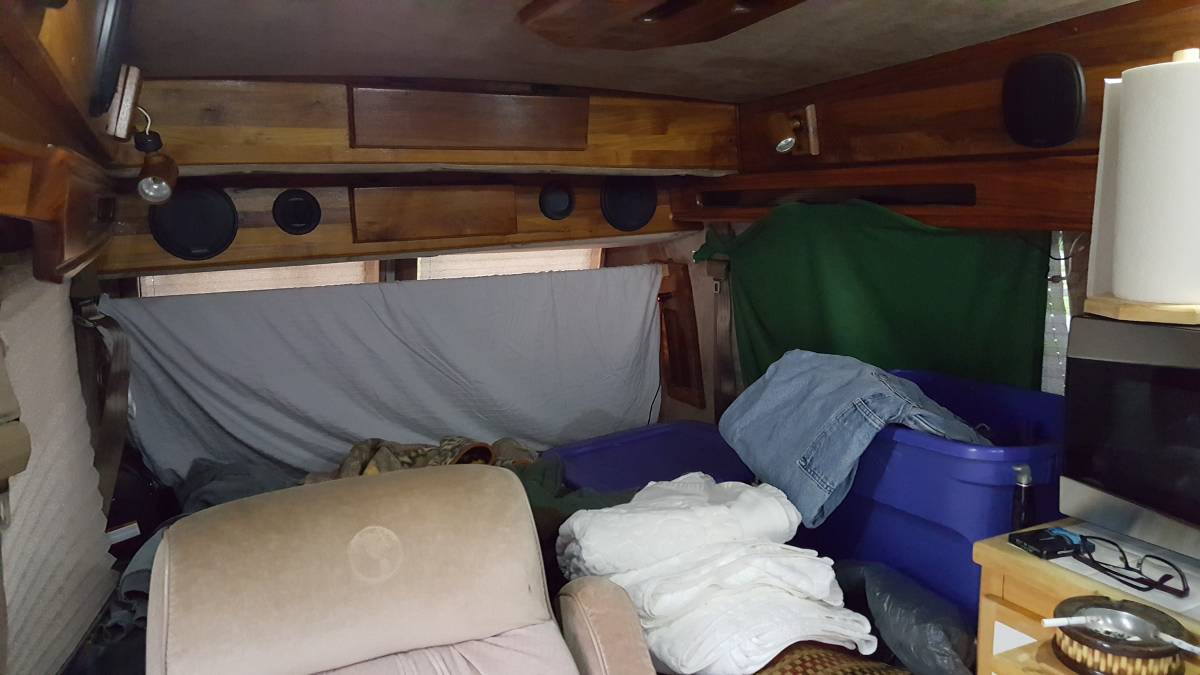 Chevy-g20-conversion-camper-rv-1990-white-9