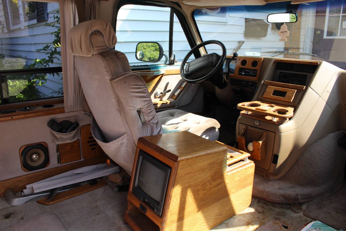 Chevy-g20-conversion-van-34ton-1995-green-27